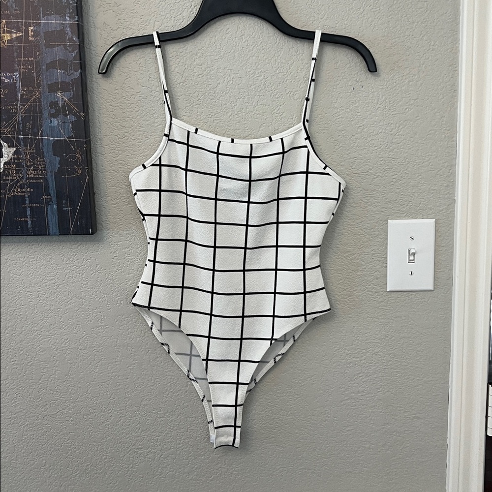 Beautiful SHEIN Black and White Grid Pattern Bodysuit 🤍🖤